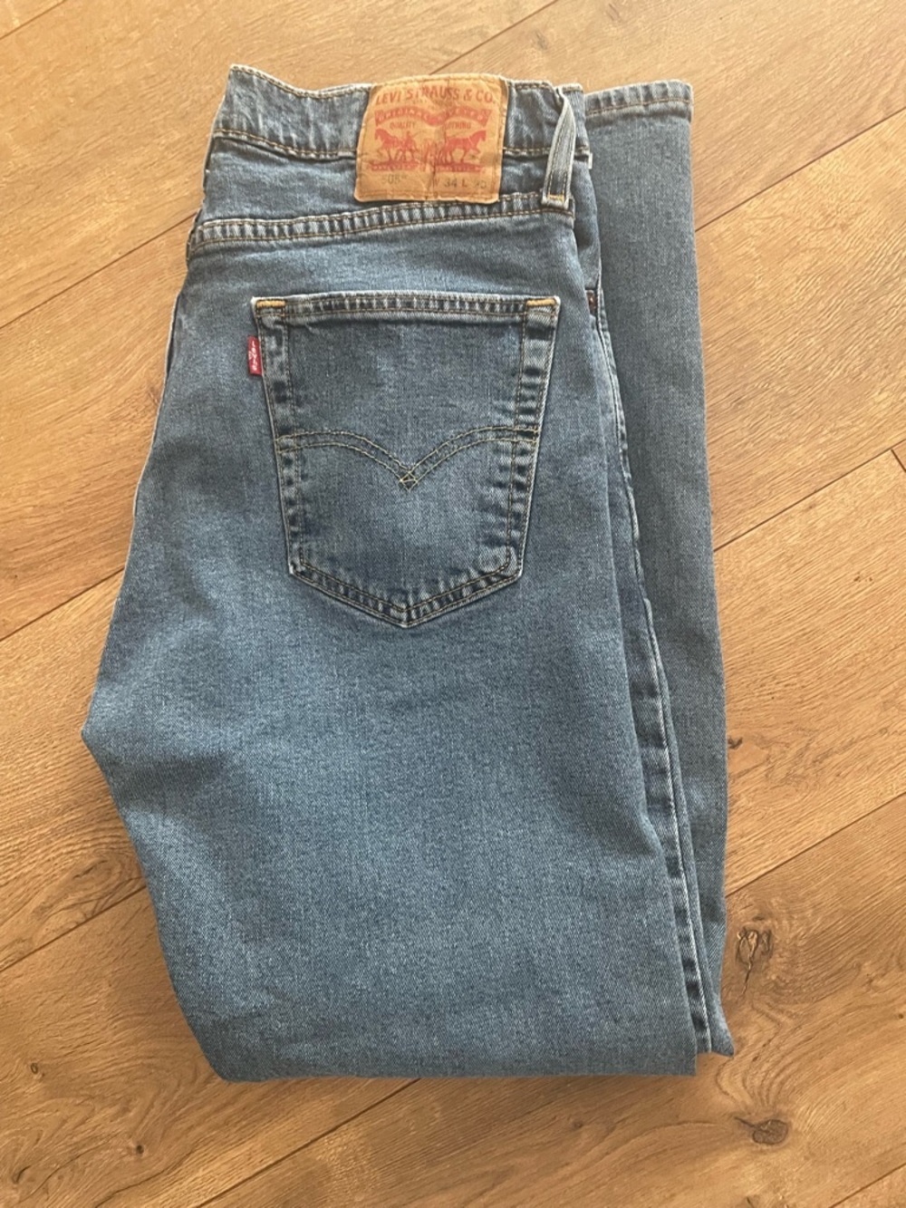Levi's 505 Straight-Leg Men's Jeans in Classic Blue Denim - Picture 6 of 11